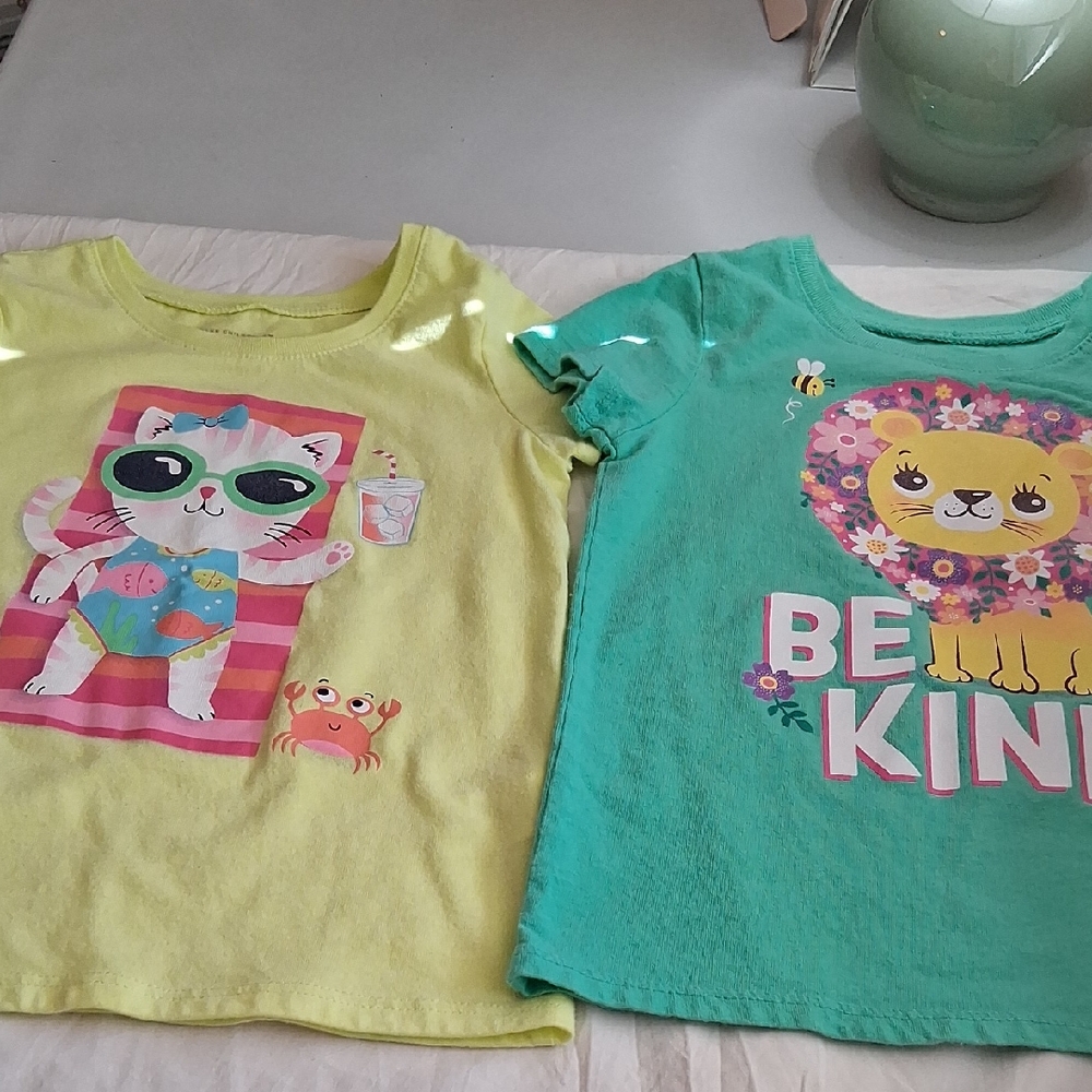 2 Cute Top BundlesTees Excellent Condition  Yellow and Green Graphic Tees.